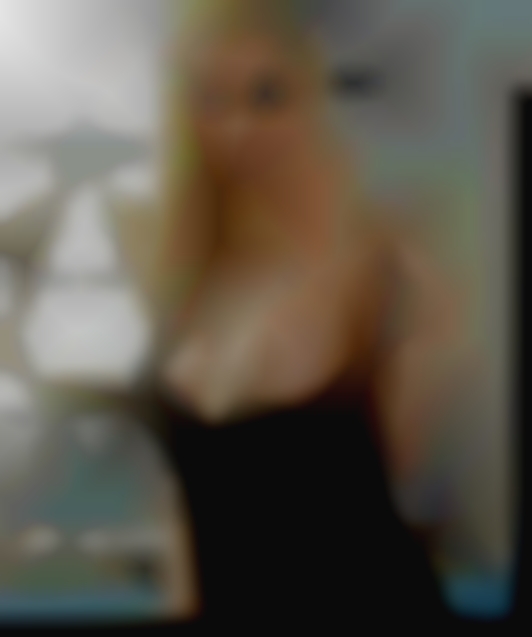 Girl play fuck rat looking in pussy n pines.